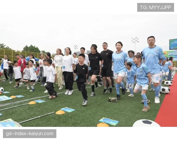 “全民足球节”在北京启动,前国脚现场指导青少年训练 “全民足球节”在北京启动,前国脚现场指导青少年训练